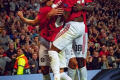 枪手与蓝月亮1-1握手言和，红军卫冕领跑英超