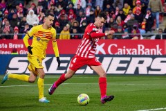 姆巴佩制胜+争议判罚，球队积分榜登顶彰显夺冠实力