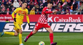 姆巴佩制胜+争议判罚，球队积分榜登顶彰显夺冠实力